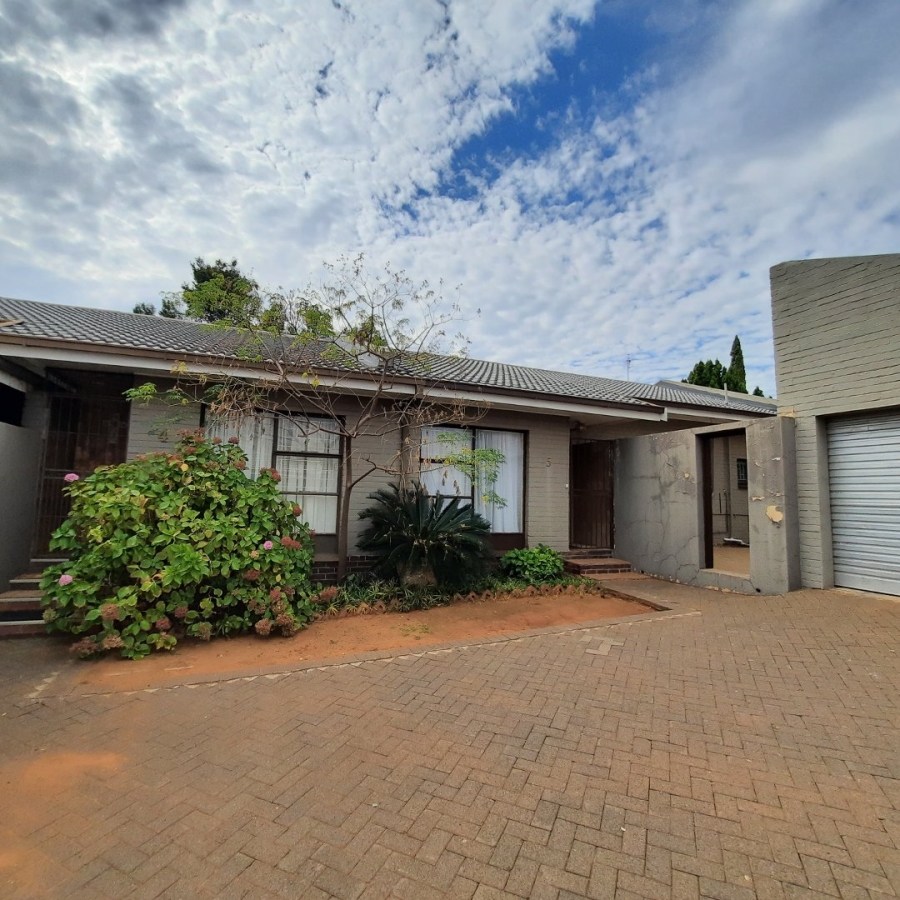 2 Bedroom Property for Sale in Langenhovenpark Free State